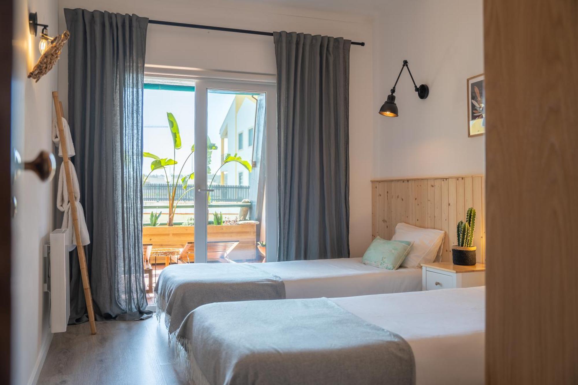 Surf Guesthouse - 7Min Walk To The Beach Pataias Eksteriør billede